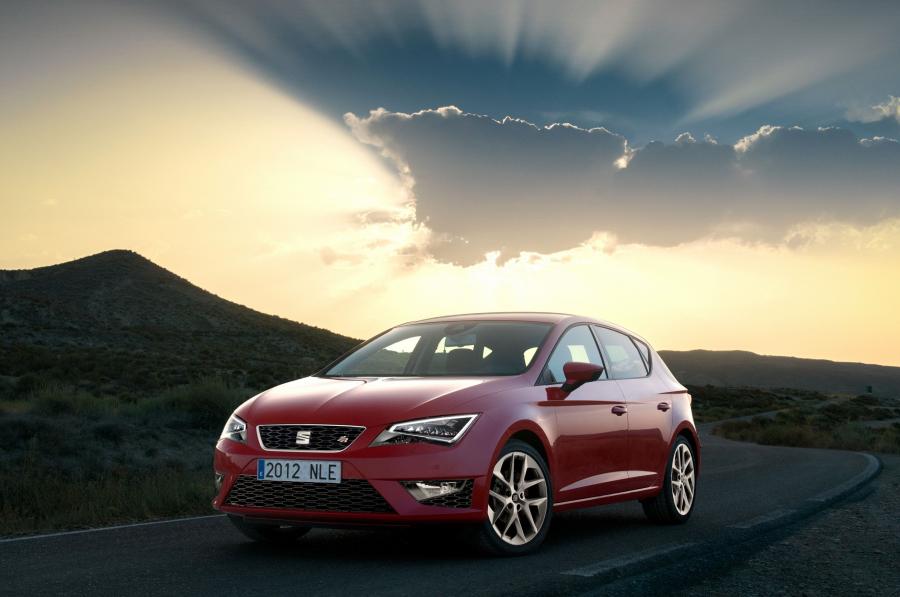  Seat Leon FR 5-Door 2012 года  (фото 8 из 16)